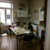les enfants écrivent dans leur cahier nature 